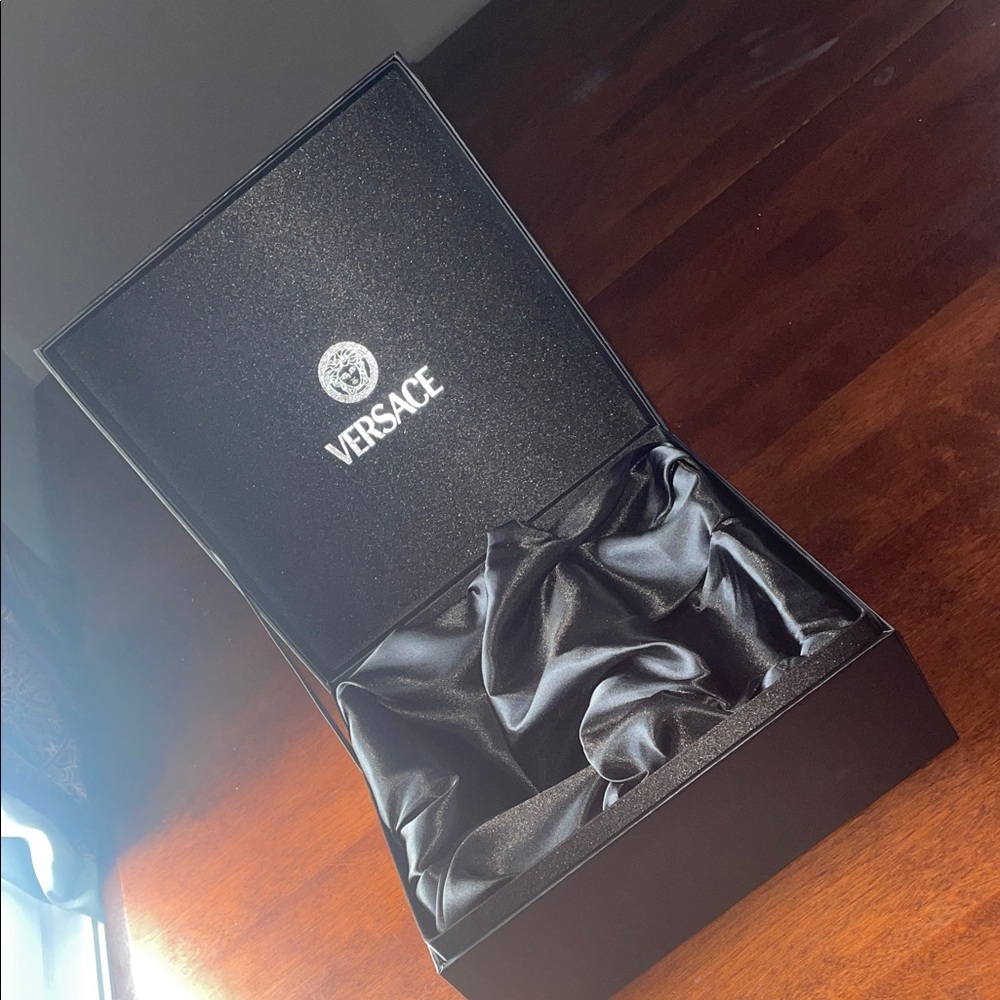 Versace Magnetic snap closure Black Box with Silver Logo